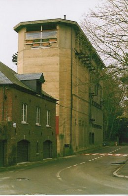 Foto van <p>Moulin De Bontridder<br />Moulin Ceulemans<br />Petit Moulin</p>, Court-Saint-Etienne, Foto: Niels Wennekes, 16.11.2002 | Database Belgische molens