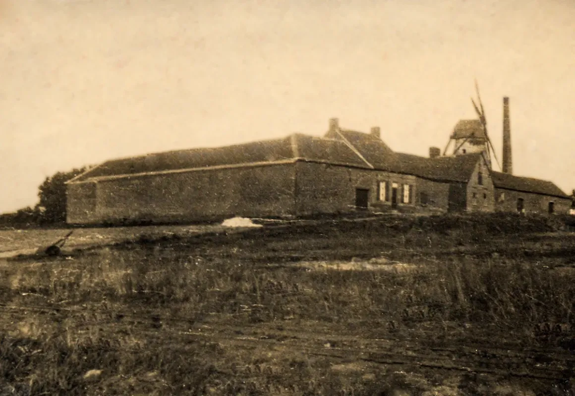 Foto 8 van Vannestes molen, Molen Glorieux, Rodenburgmolen, Markemolen, Abdijmolen, Kleynmolen, Marke (Kortrijk), Jean-Marie Glorieux (inzender), rond 1900. Hij schrijft: Vannestes molen, Molen Glorieux, Rodenburgmolen, Markemolen, Abdijmolen, Kleynmolen, Marke (Kortrijk), Jean-Marie Glorieux (inzender), rond 1900. Hij schrijft:
