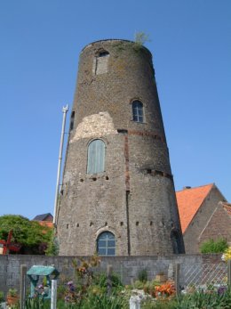 Foto van Bogaertsmolen<br />Molendorpmolen, Eernegem (Ichtegem), Foto: Donald Vandenbulcke, Staden | Database Belgische molens