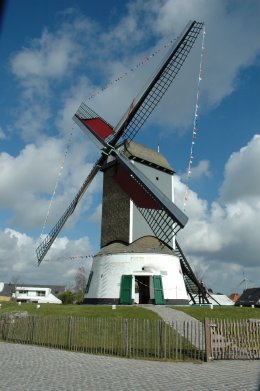 Foto van Oostmolen<br />Kleine Molen, Gistel, Foto: Donald Vandenbulcke | Database Belgische molens