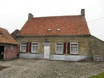 Foto 3 van Abelemolen, Abeelemolen, Molen Darras, Molen Vileyn, Handzame (Kortemark), Het molenaarshuis kort voor zijn sloop. Foto: Pol Vanneste, 2009 | Database Belgische molens Abelemolen, Abeelemolen, Molen Darras, Molen Vileyn, Handzame (Kortemark), Het molenaarshuis kort voor zijn sloop. Foto: Pol Vanneste, 2009 | Database Belgische molens