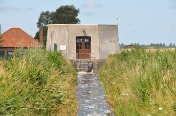 Foto van Seinemolen<br />de Seine<br />Danneelsmolen (hist.), Houtem (Veurne), Foto: Donald Vandenbulcke, Staden, 21.07.2012 | Database Belgische molens