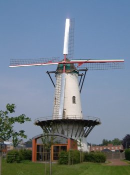 Foto van Hostensmolen<br />Hostemolen, Ruiselede, Foto: Donald Vandenbulcke, Staden | Database Belgische molens